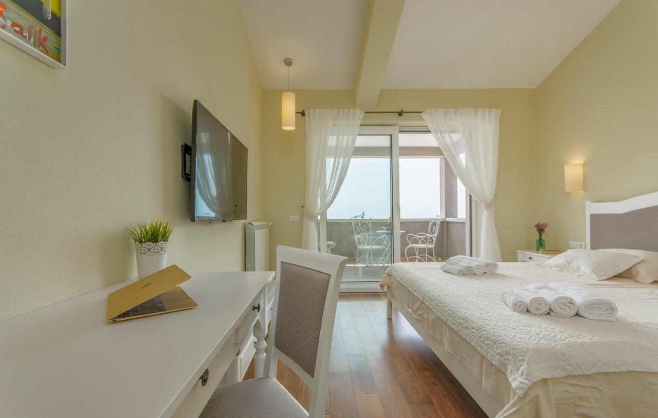 Villa Sterpazzi - Near Porec With Sea View, Private Jacuzzi, Sauna And Pool Višnjan Dış mekan fotoğraf