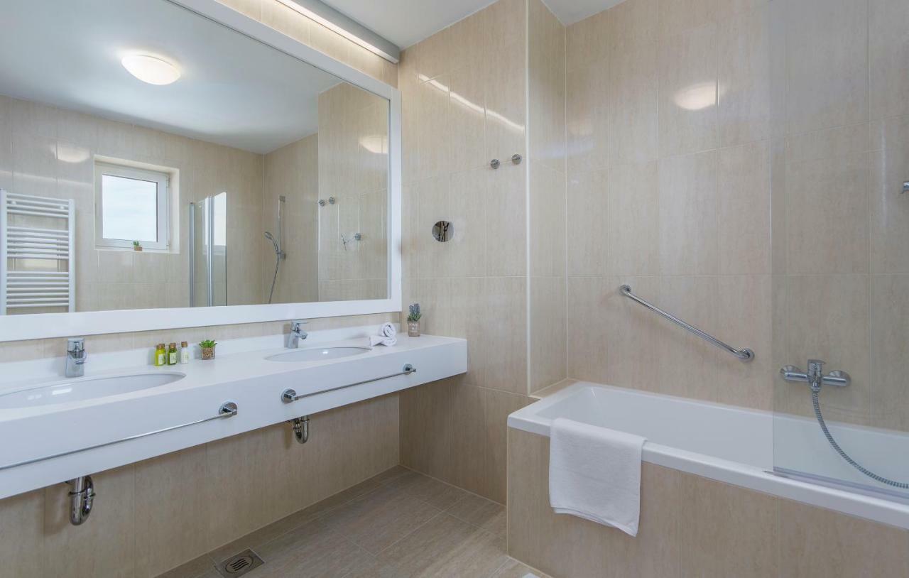 Villa Sterpazzi - Near Porec With Sea View, Private Jacuzzi, Sauna And Pool Višnjan Dış mekan fotoğraf