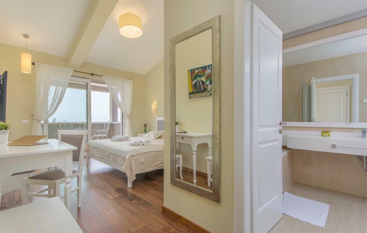 Villa Sterpazzi - Near Porec With Sea View, Private Jacuzzi, Sauna And Pool Višnjan Dış mekan fotoğraf