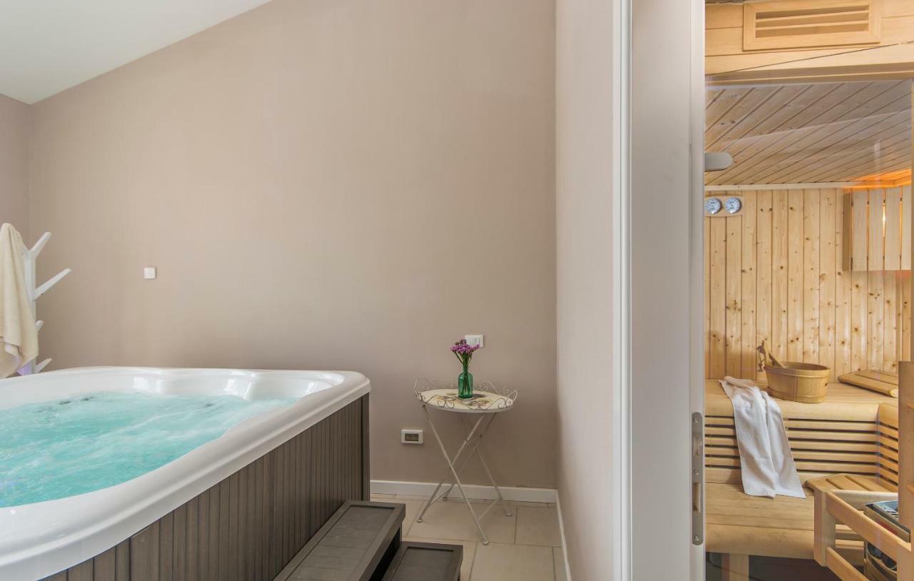 Villa Sterpazzi - Near Porec With Sea View, Private Jacuzzi, Sauna And Pool Višnjan Dış mekan fotoğraf