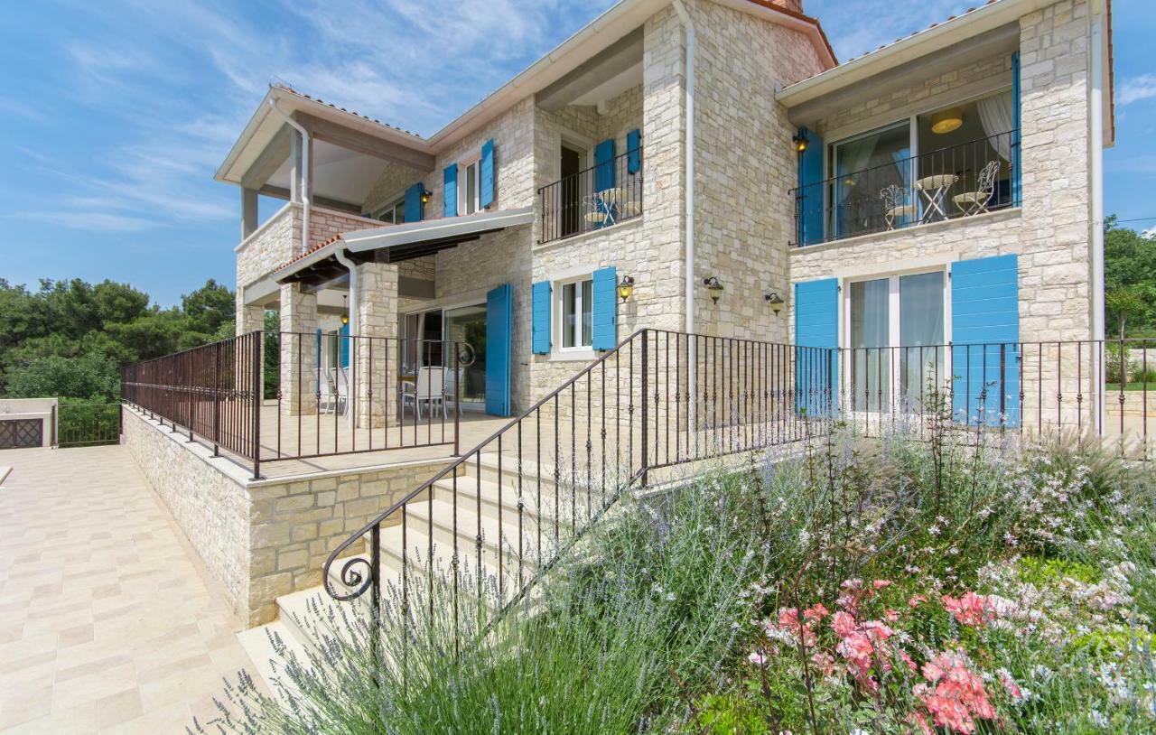 Villa Sterpazzi - Near Porec With Sea View, Private Jacuzzi, Sauna And Pool Višnjan Dış mekan fotoğraf