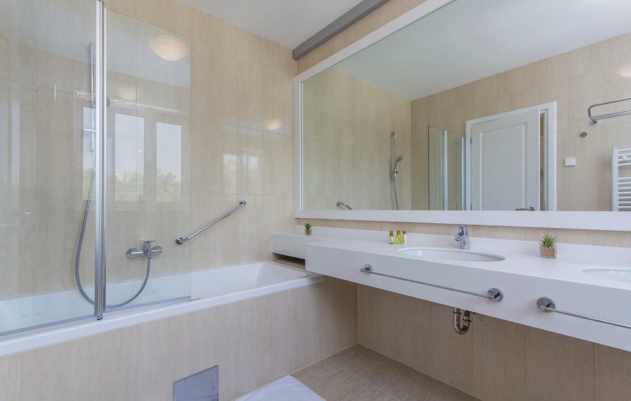 Villa Sterpazzi - Near Porec With Sea View, Private Jacuzzi, Sauna And Pool Višnjan Dış mekan fotoğraf