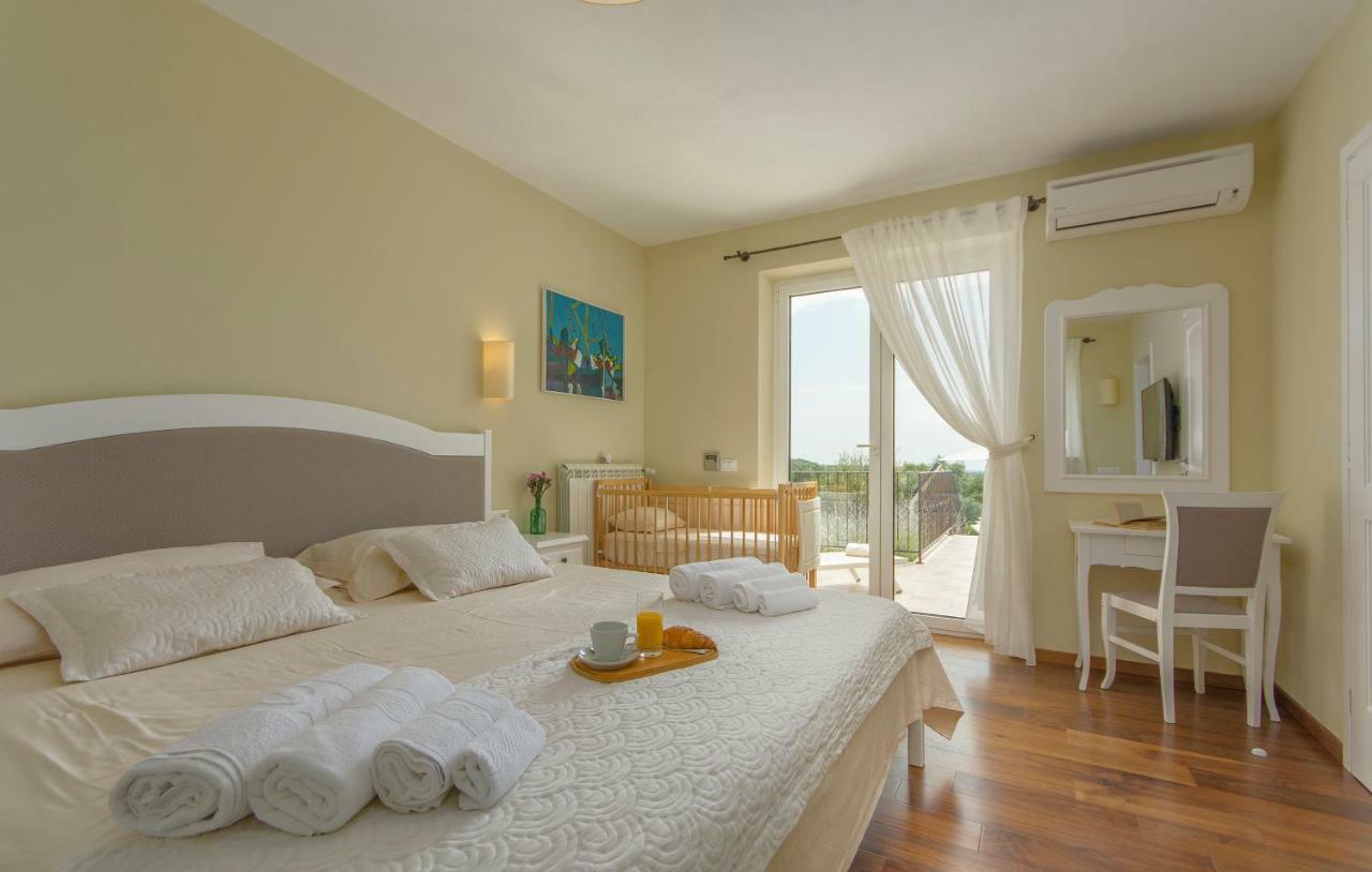 Villa Sterpazzi - Near Porec With Sea View, Private Jacuzzi, Sauna And Pool Višnjan Dış mekan fotoğraf