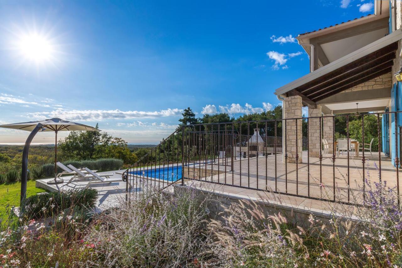 Villa Sterpazzi - Near Porec With Sea View, Private Jacuzzi, Sauna And Pool Višnjan Dış mekan fotoğraf